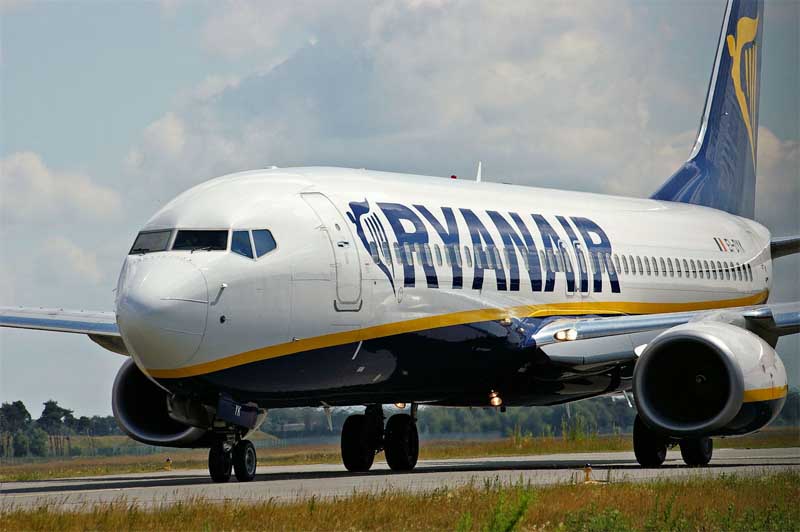 Ryanair ya permite llevar la tarjeta de embarque en el teléfono móvil